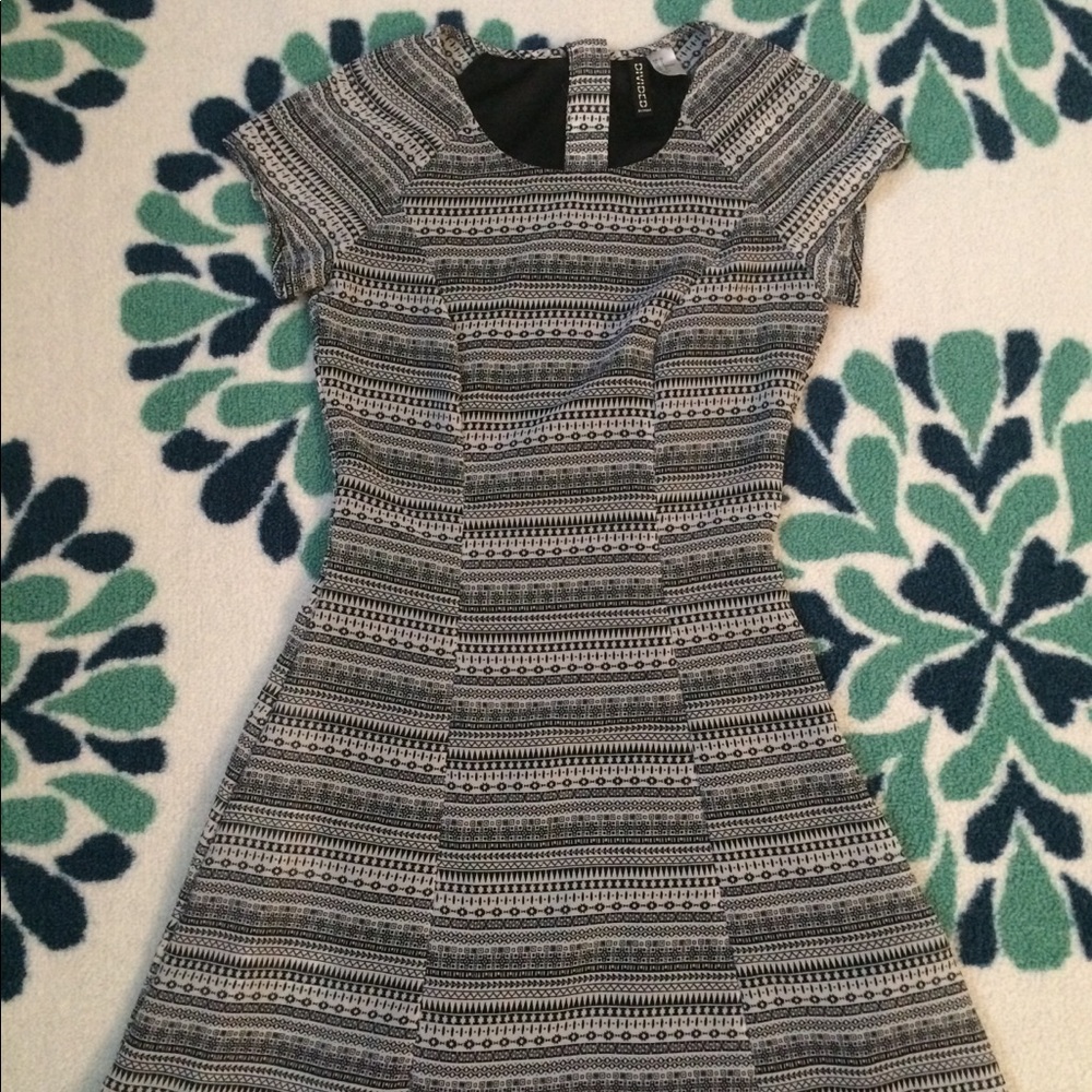 H&M Divided black and white print dress size 2